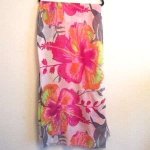 🌎🌎🌎 NEW Lightweight XL Floral Print Scarf / Shawl